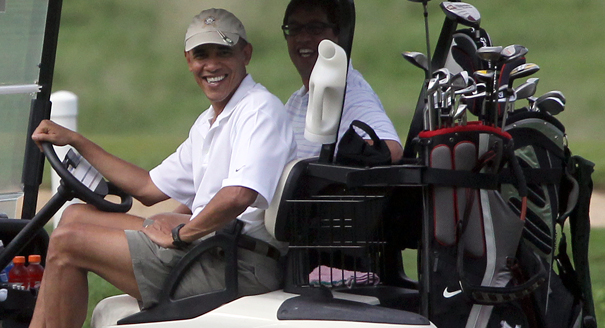 obama_golfing_ap_328